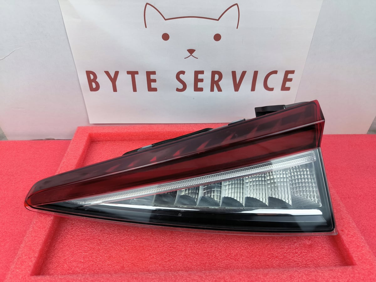 Skoda Enyaq IV LAMPA KLAPY PRAWA TYŁ LED 5LG945308C