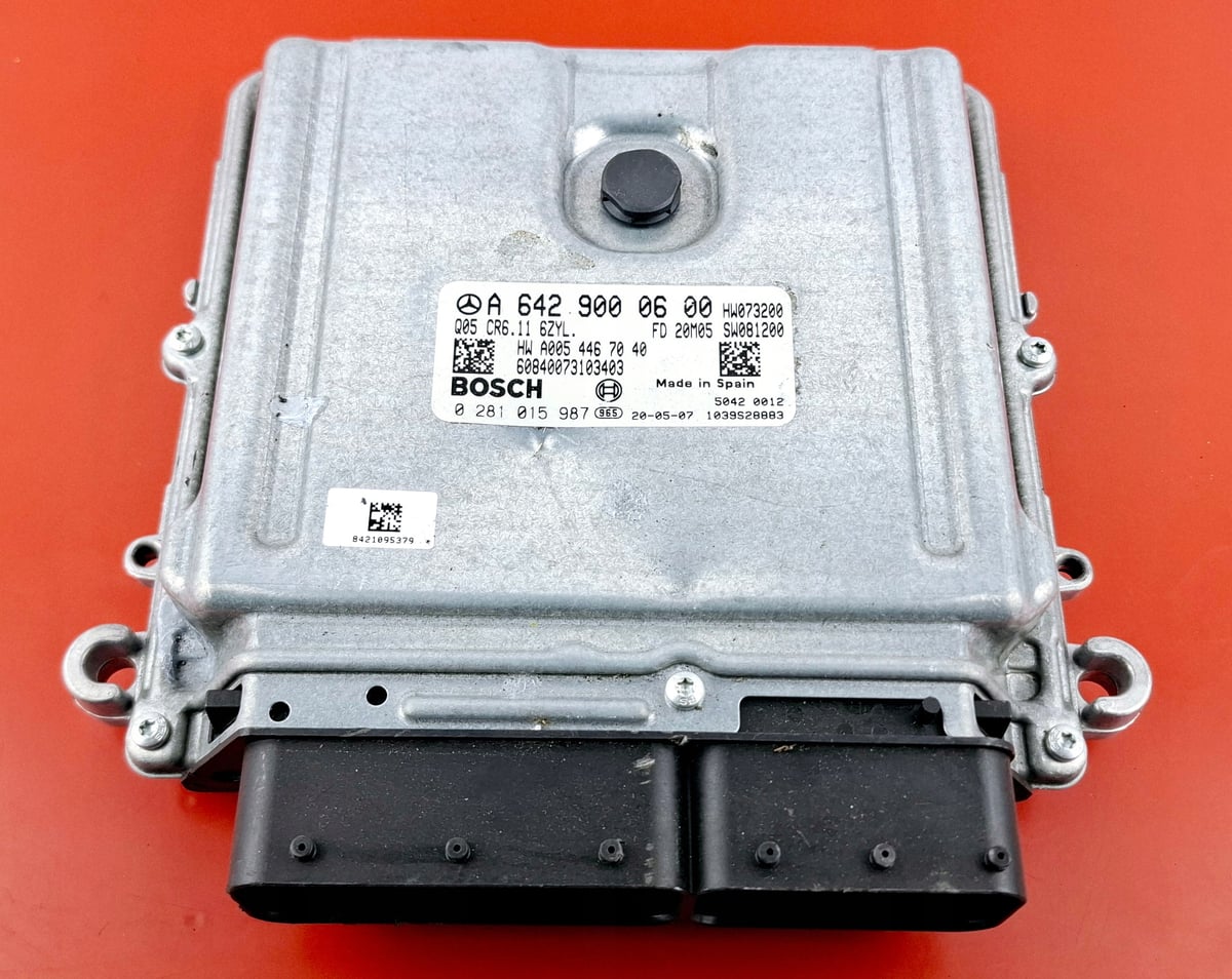 Mercedes-Benz W204 Moduł Sterownik silnika ECU A6429000600 0281015987 Nowy