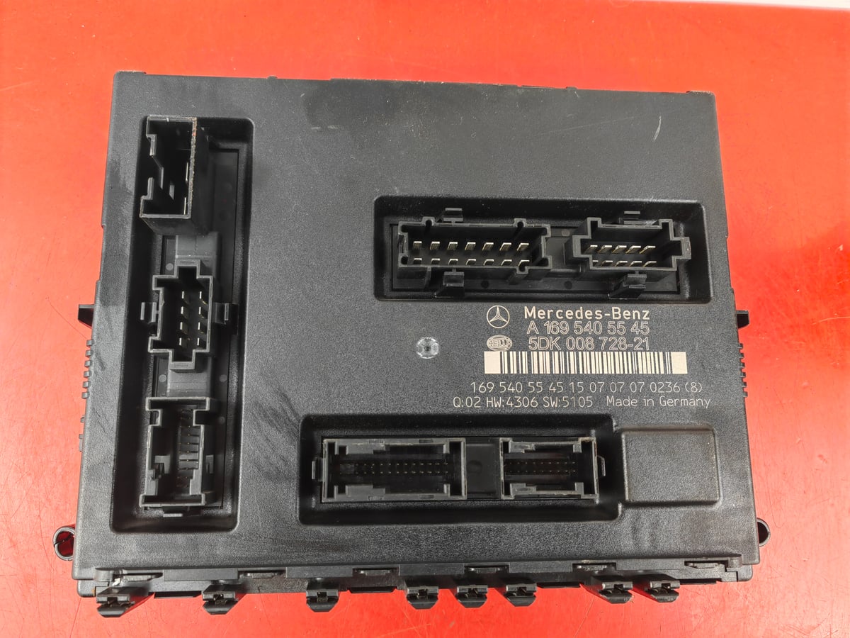 Mercedes-Benz W245 Skrzynka bezpieczników A1695405545 5DK00872821