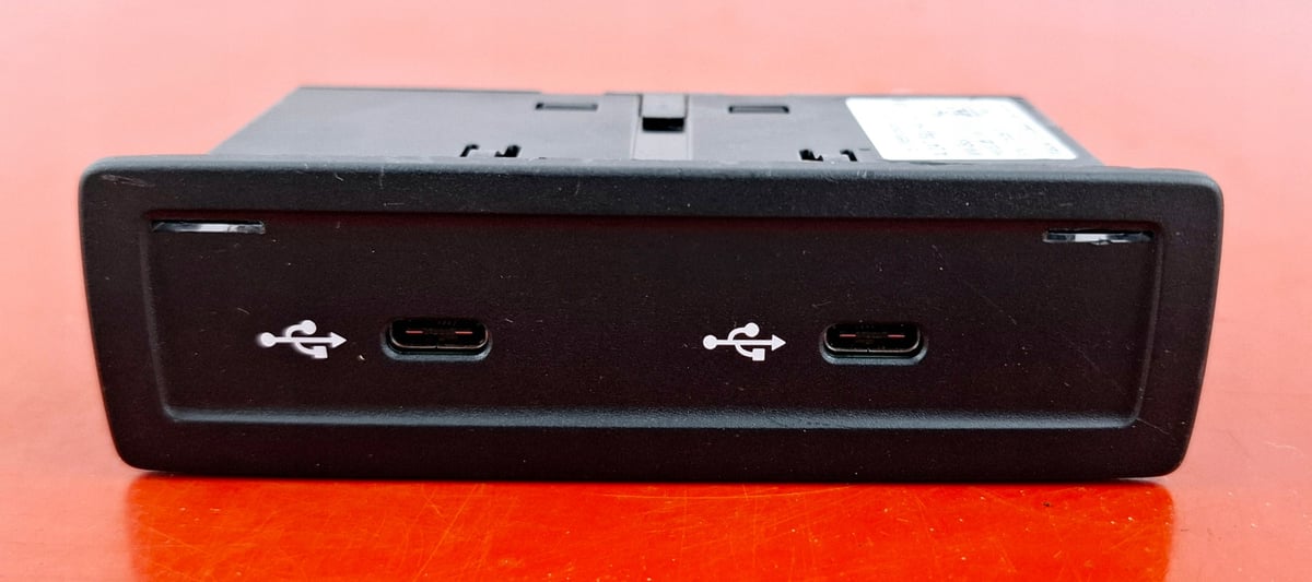 Mercedes-Benz W177 LCI AMG Gniazdo / Port USB A2478204002