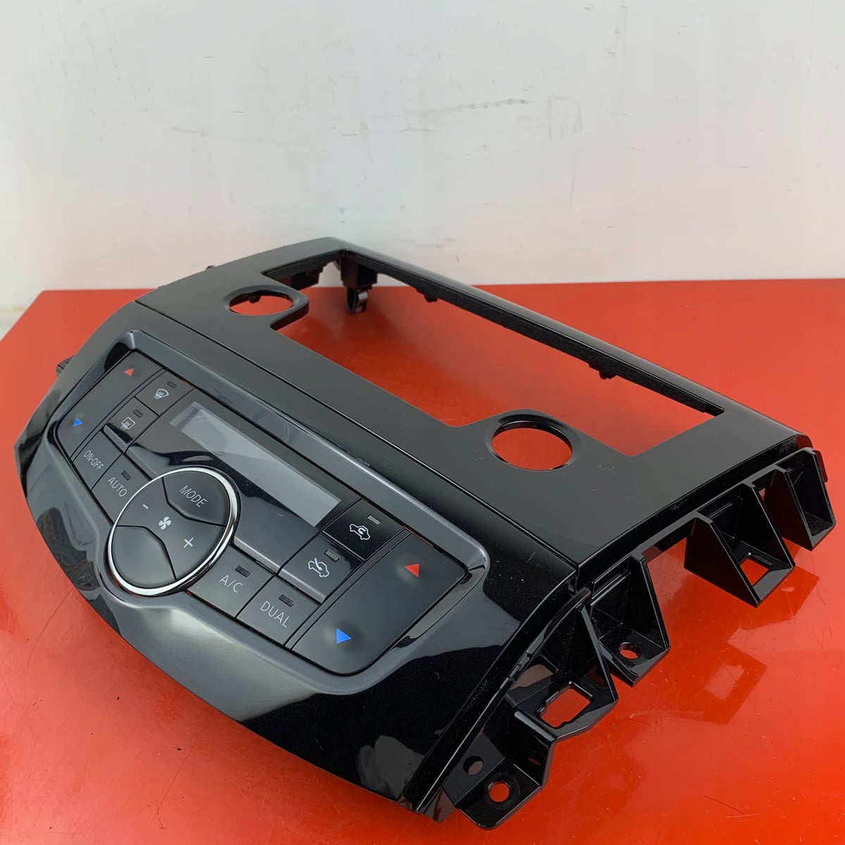 Nissan NAVARA NP300 Panel sterowania klimatyzacji + Ramka 682604KJ1A