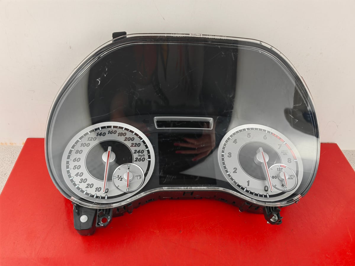 Mercedes-Benz W176 Licznik A1769008901