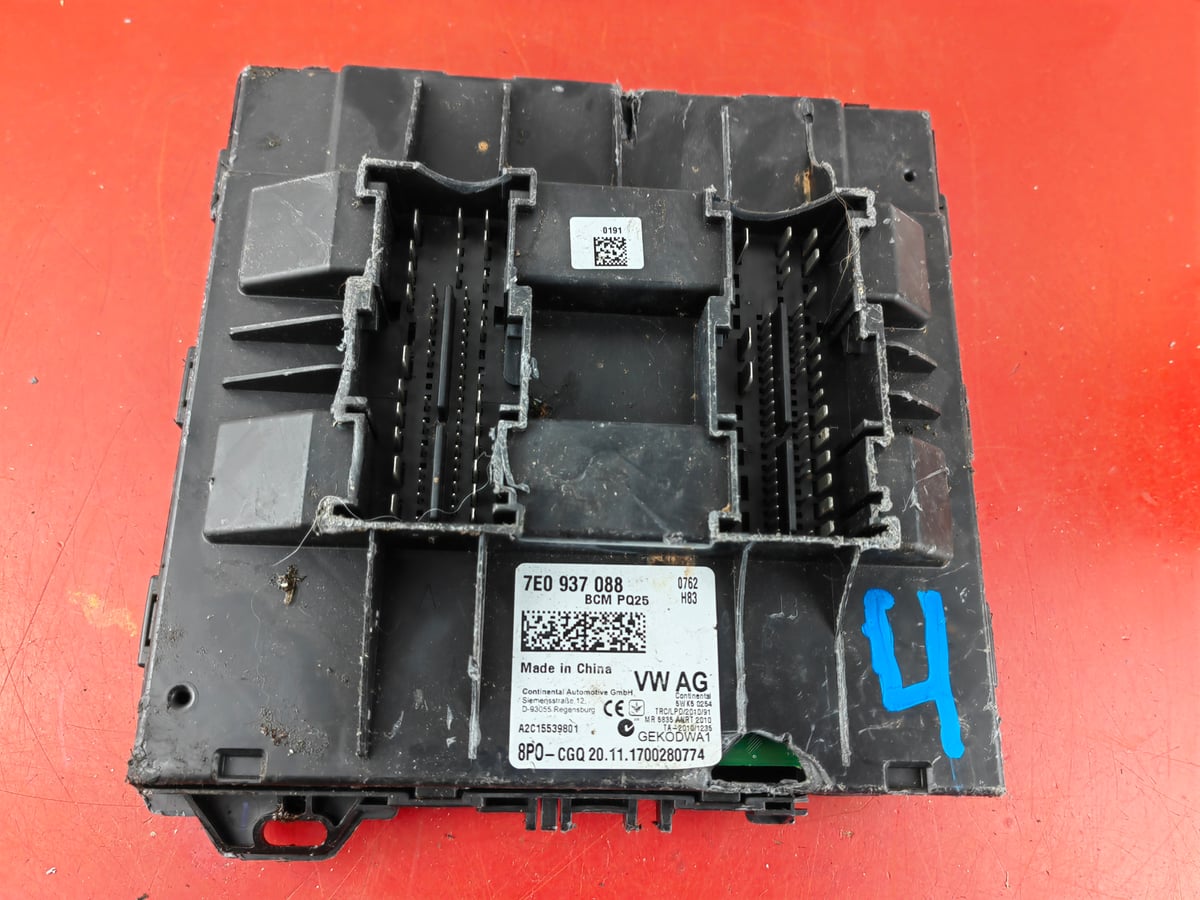 Volkswagen Transporter T5 moduł sterujący BCM 7E0937088 (4)