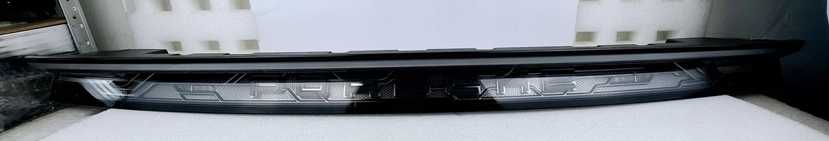 Porsche TAYCAN Środkowa Lampa blenda LED Tylna 9JA945082G