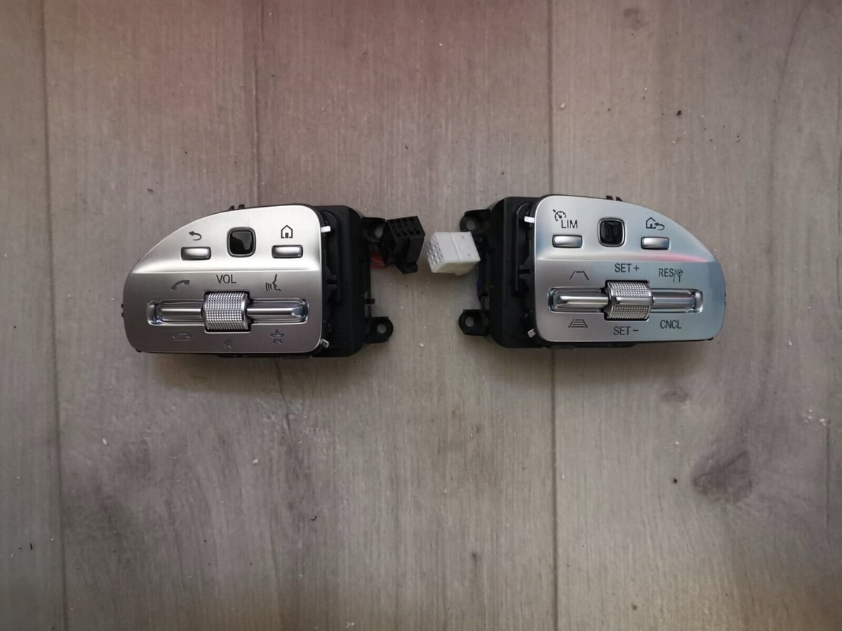 Przyciski kierownicy Mercedes A0999051604