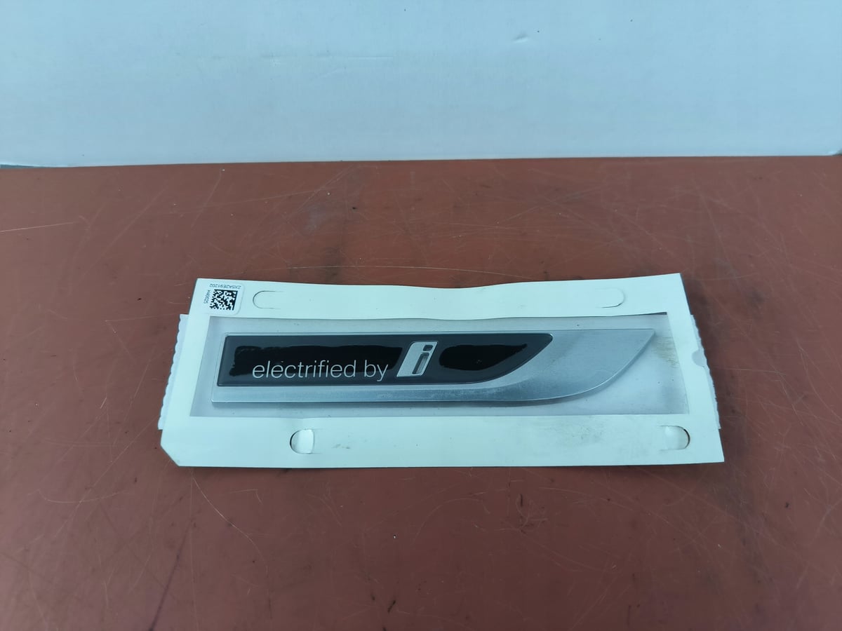 BMW 5 G30 G31 G38 Znaczek / Napis prawy (Electrified by I) 5A2E912