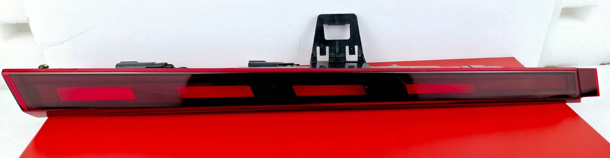 VOLVO C40 23-> Lampa Tylna Prawa 2SA015563 32365671