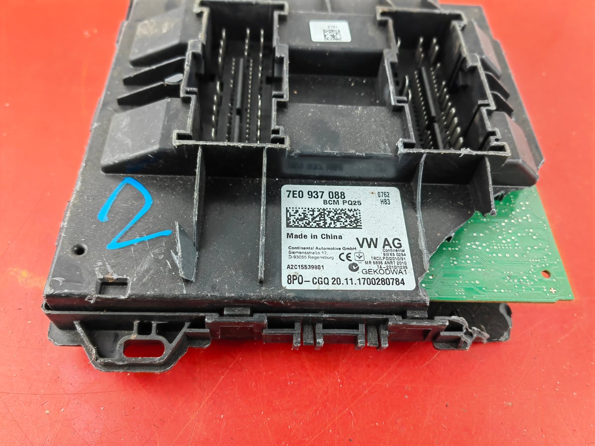 Volkswagen Transporter T5 moduł sterujący BCM 7E0937088 (2)