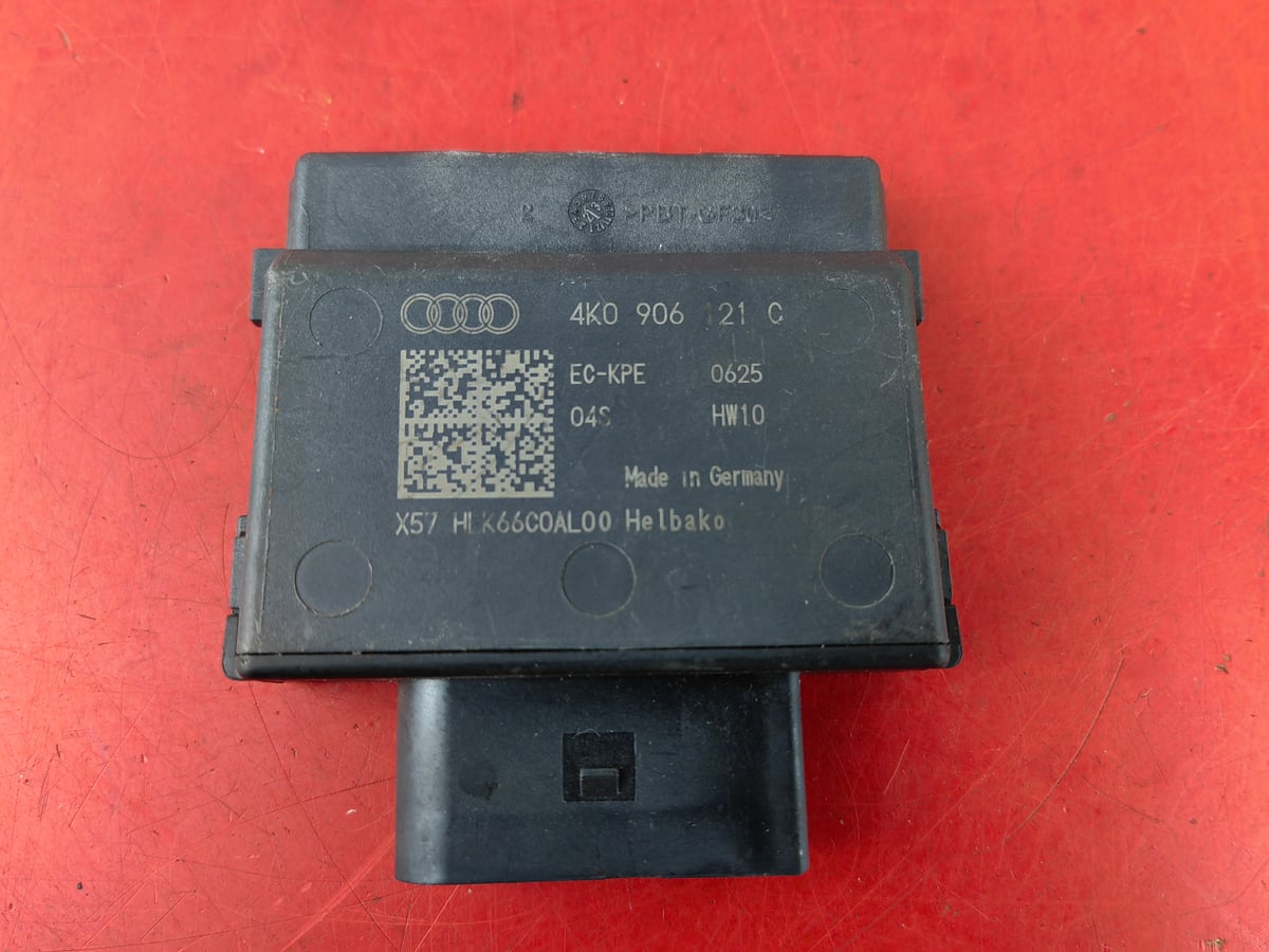 Audi A4 MODUŁ STEROWNIK POMPY PALIWA 4K0906121C (3)
