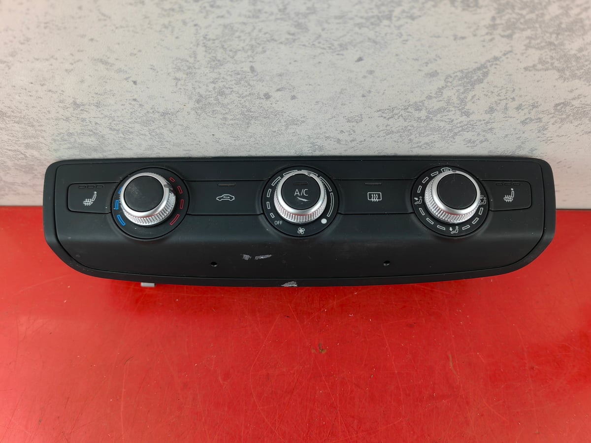 Audi Q3 panel sterowania klimatyzacji 83A820047E
