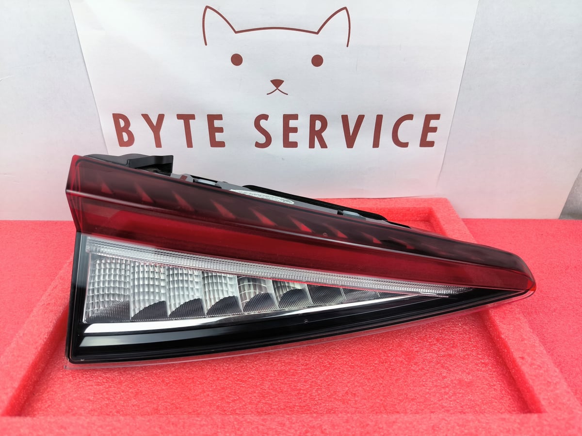 Skoda Enyaq IV LAMPA KLAPY LEWA TYŁ LED 5LG945307B