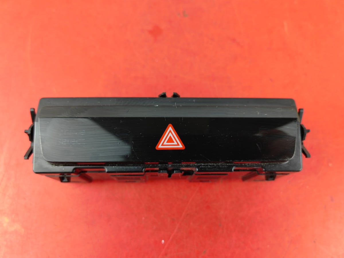 Audi Q4 Włącznik świateł awaryjnych 85E925301AC