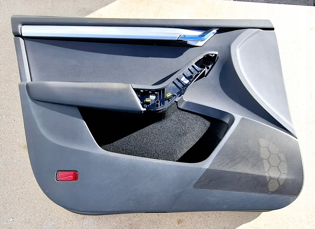 Skoda Octavia III BOCZEK TAPICERKA DRZWI LEWY PRZÓD 5E1867013