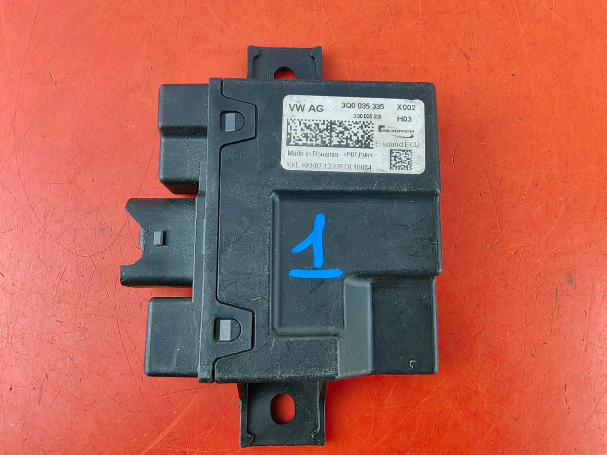 VW Passat B8 moduł sterujący / generator dźwięku silnika 3Q0035335 (1)