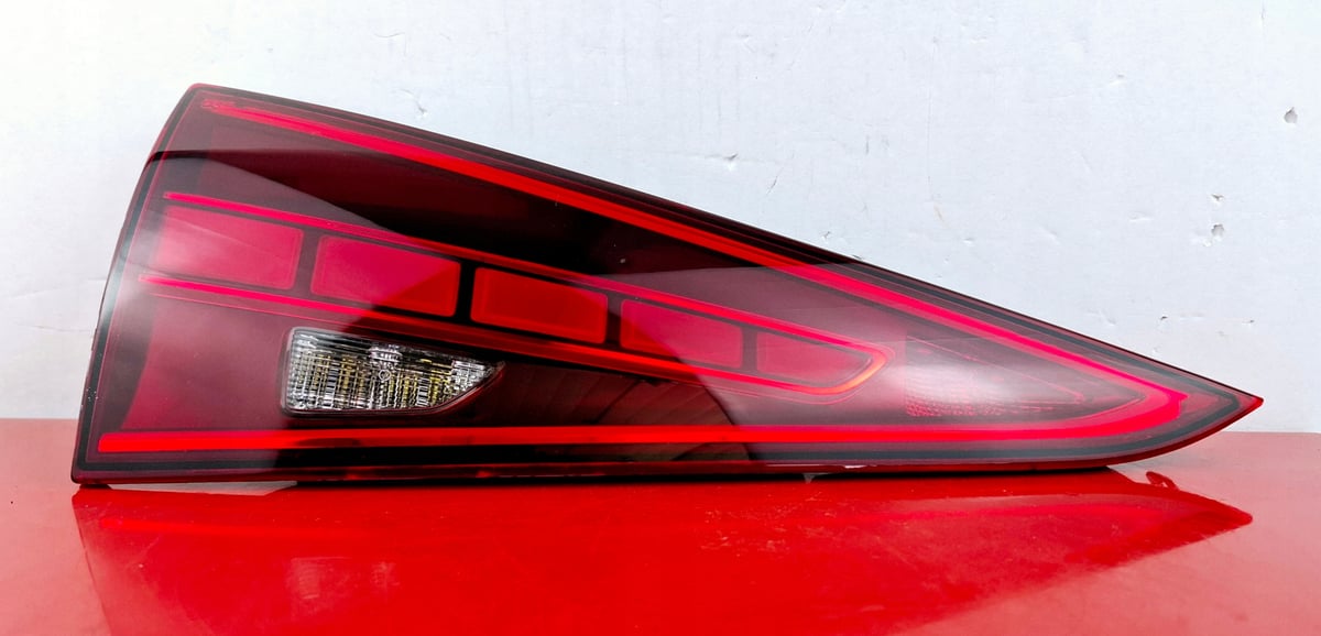 Mercedes-Benz C-Class W206 KOMBI Lampa Tylna Lewa w klapę A2069061901