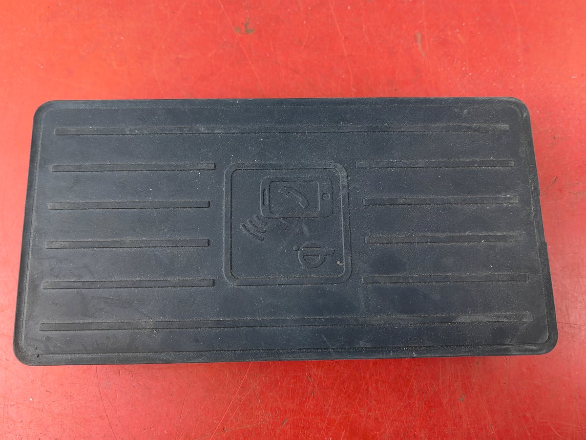Audi A8 Ładowarka indukcyjna 4N0035497 (2)