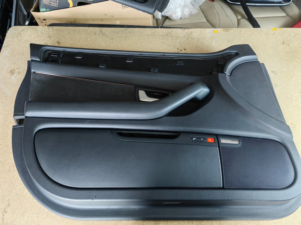 TAPICERKA DRZWI LEWY PRZÓD AUDI A8 D3 4E0868015