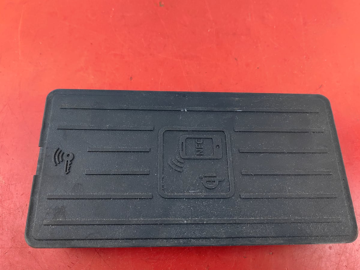 Audi A6 Ładowarka indukcyjna 4K0035773B (4)