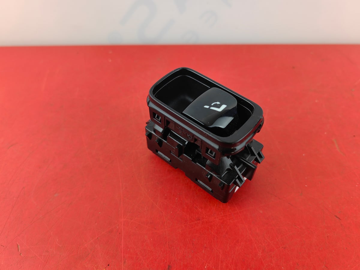 Mercedes-Benz W206 Przełącznik regulacji fotela A2069054700